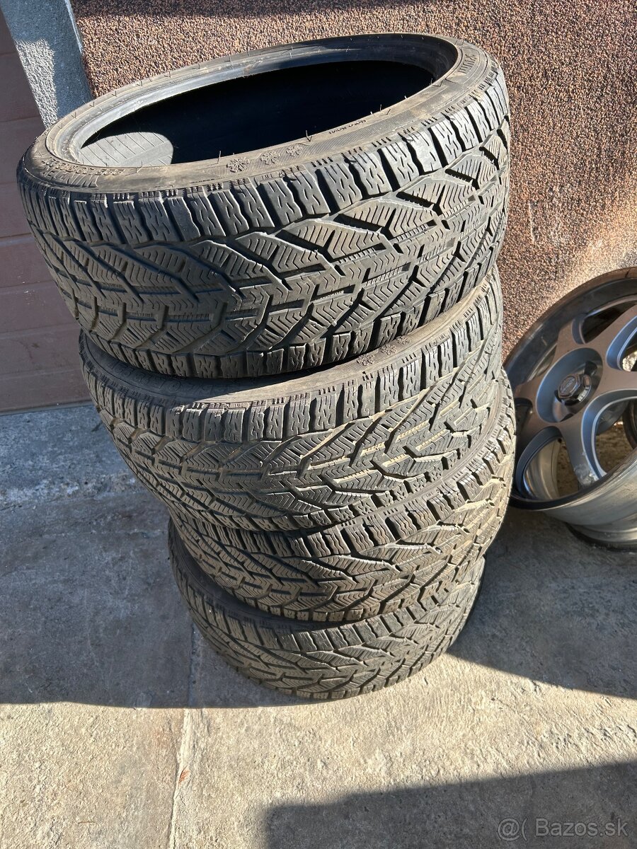 Zimne  pneu 225/40 r18