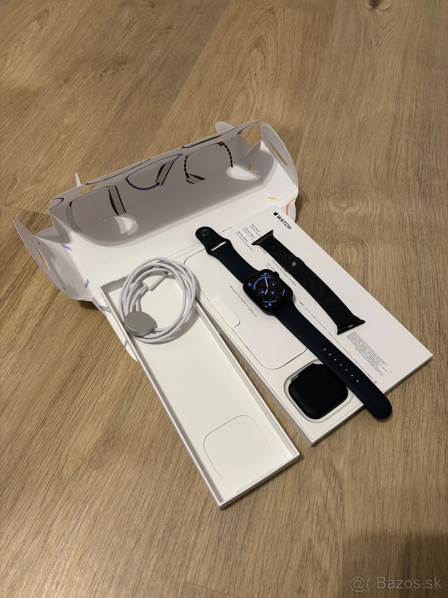 Apple Watch 9 / 45mm / Midnight / GPS