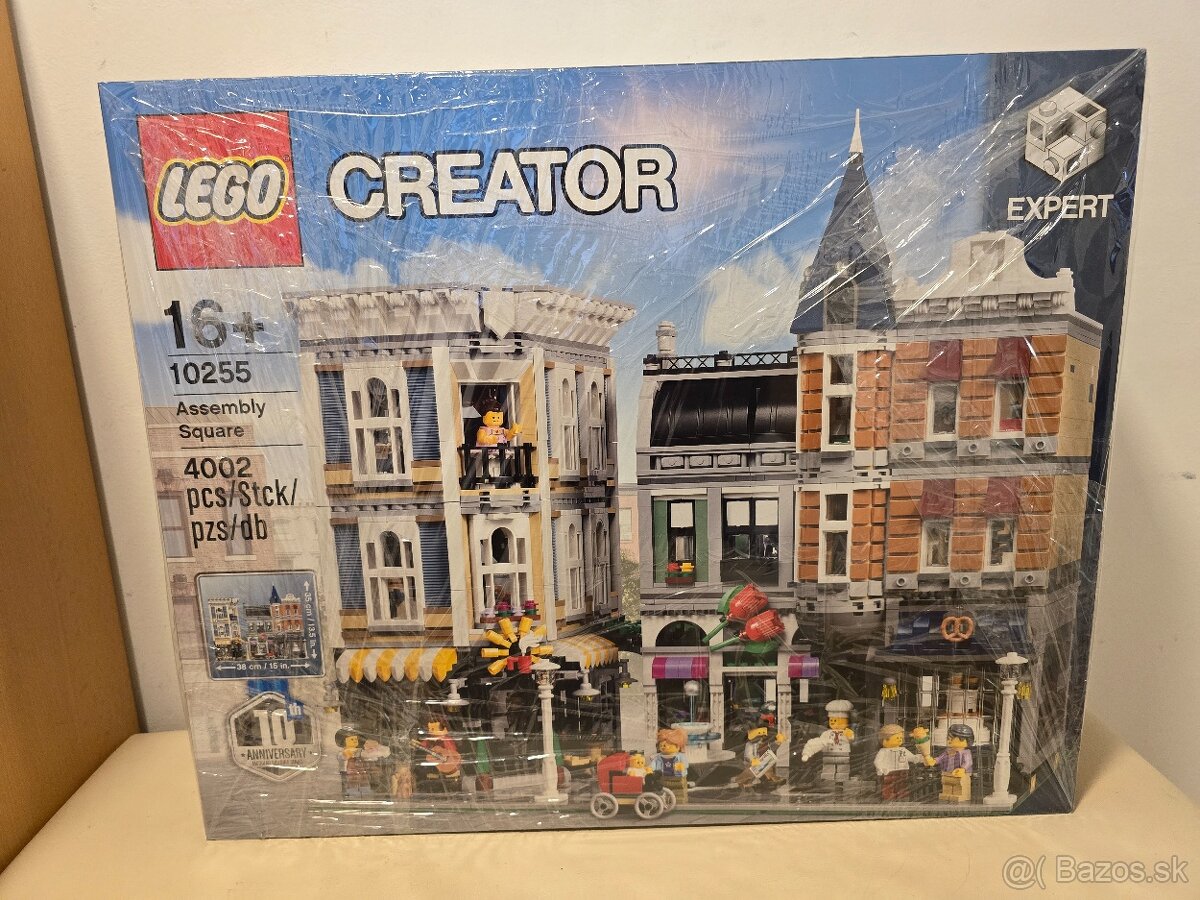 LEGO® Creator Expert 10255 Zhromaždenie na námestí