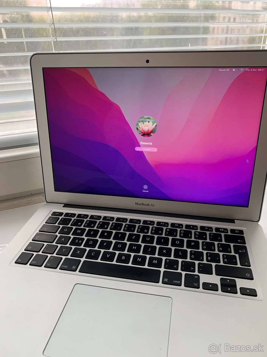 MacBook Air (13-inch, 2017) - SKVELÝ STAV