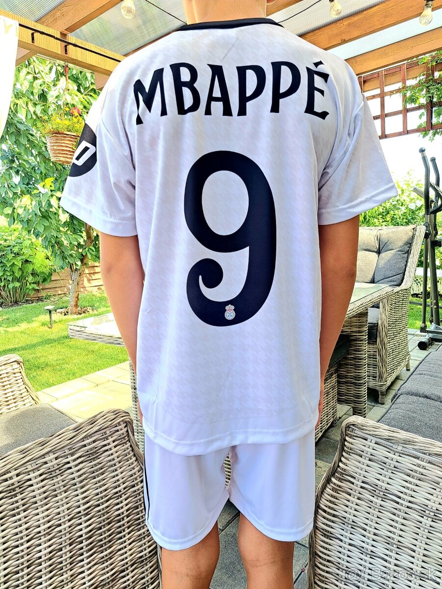 Nenoseny futbalovy dres Mbappe biely