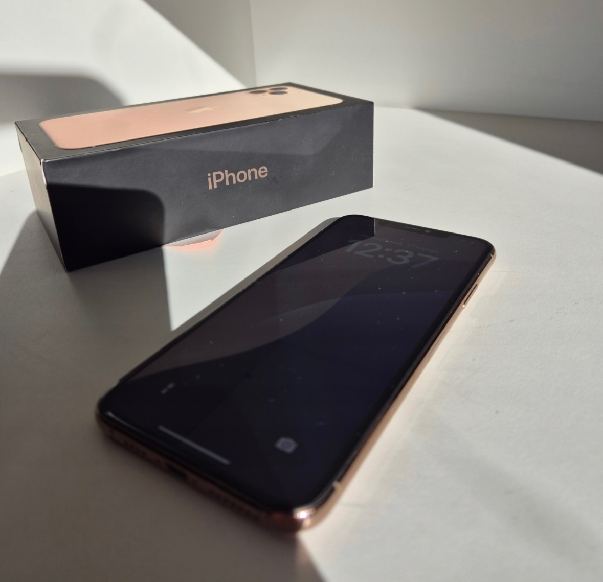 Predám iPhone 11 Pro, 64gb gold