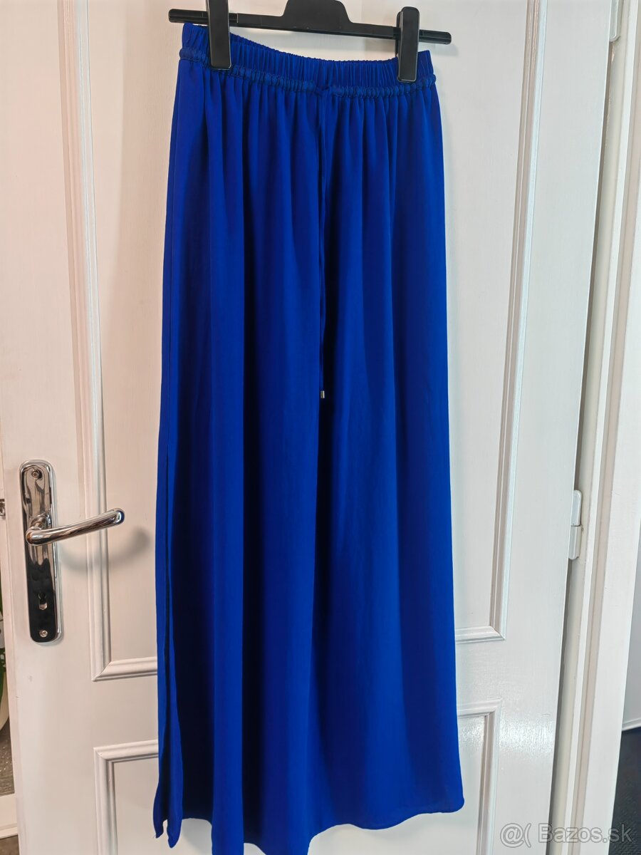 modrá dlhá sukňa