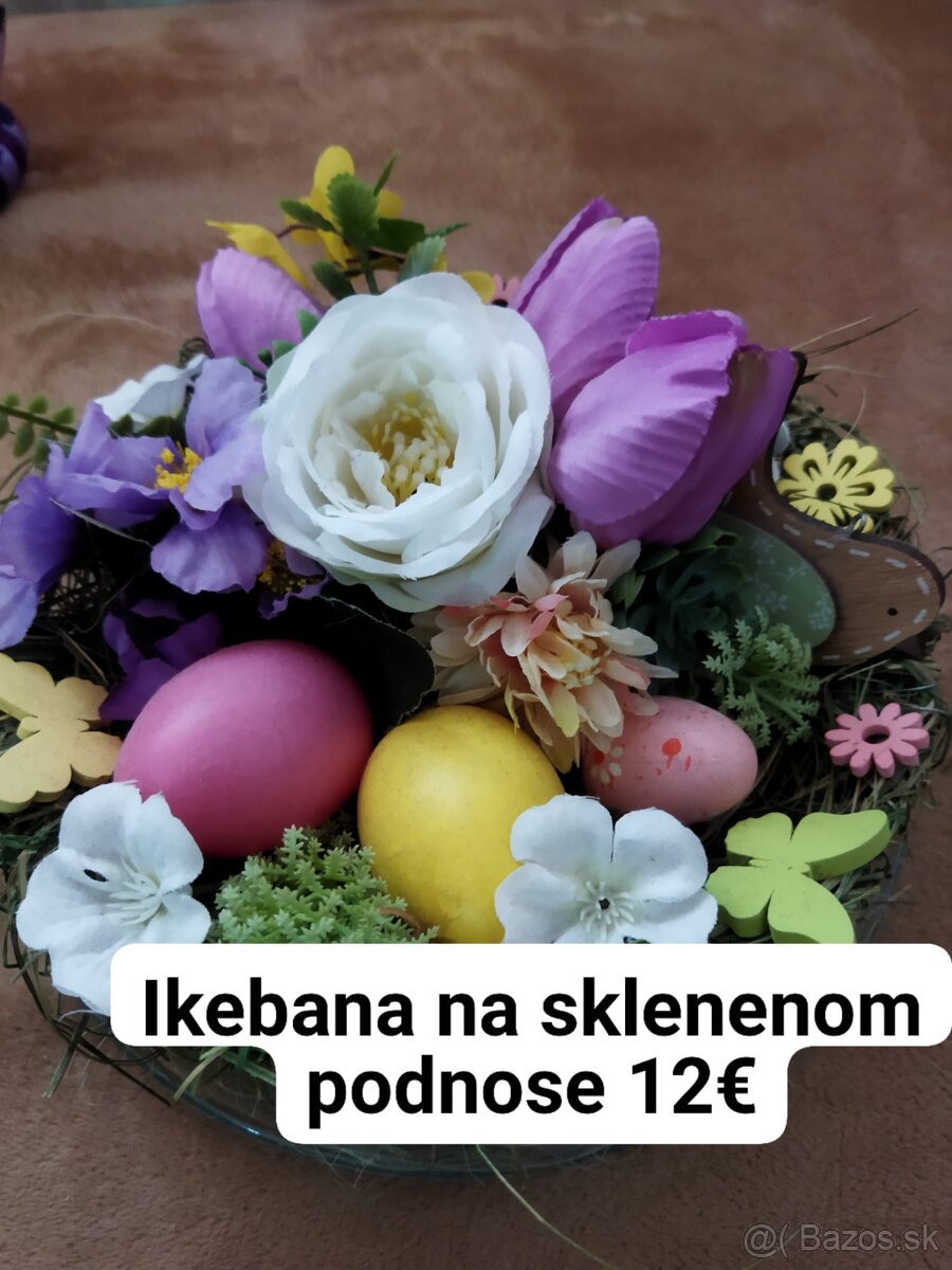 Velkonočna ikebana na sklenenom podnose