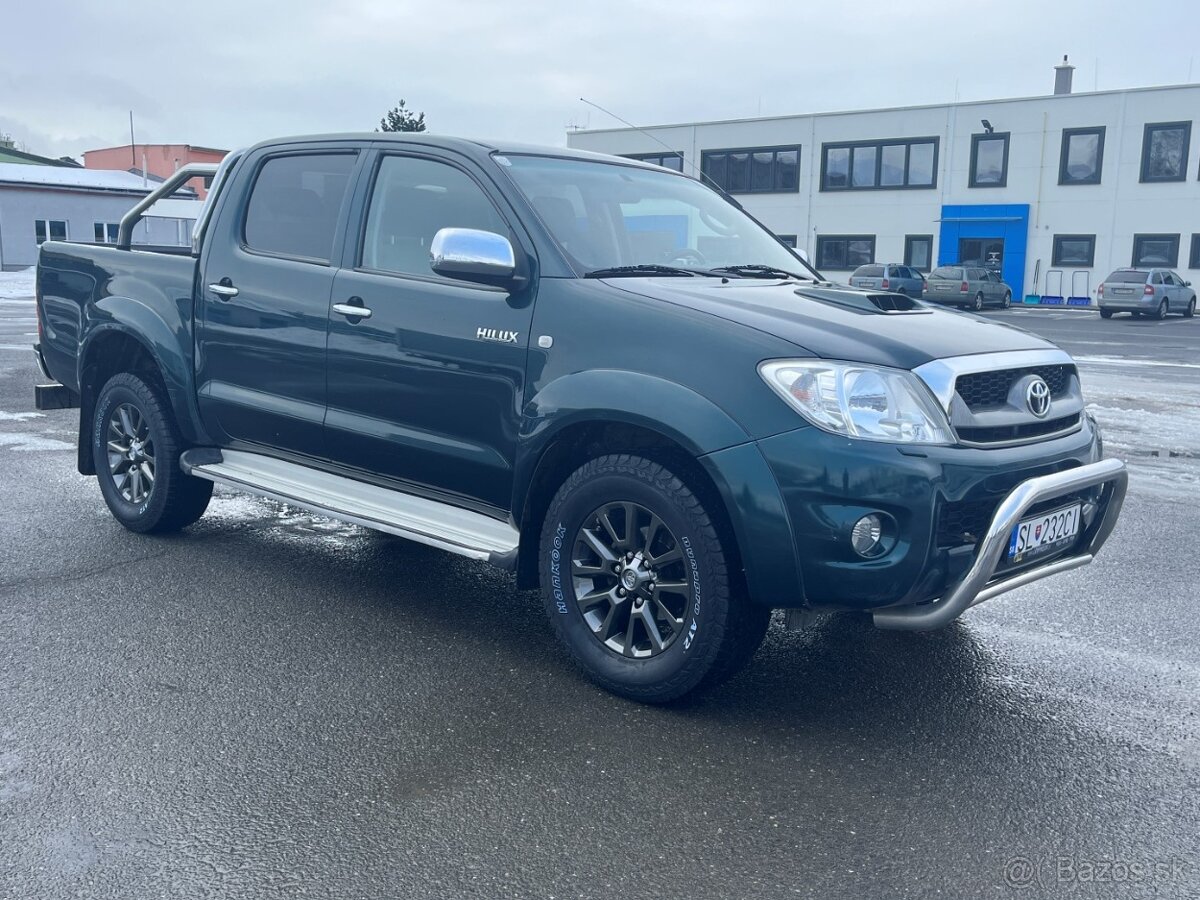 TOYOTA HILUX DOUBLECAB 2,5 D-4D / rv 2011 / 106 kW / MANUÁL