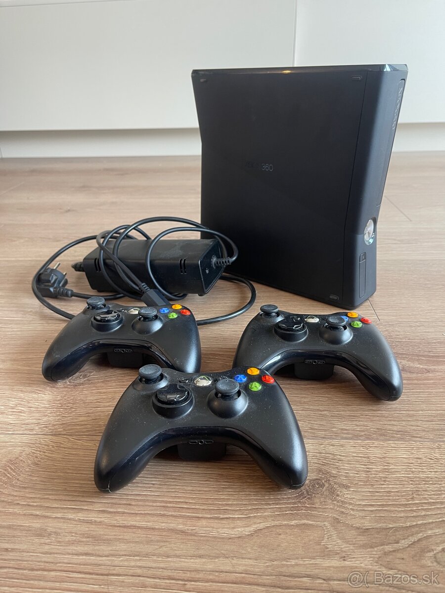 XBOX 360 (cracknutý) + 2x ovládač