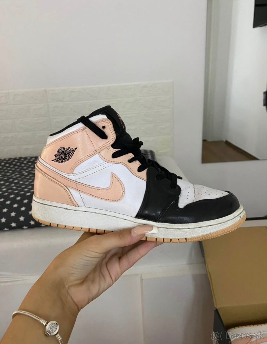 Air Jordan 1 Mid GS "Crimson Tint"