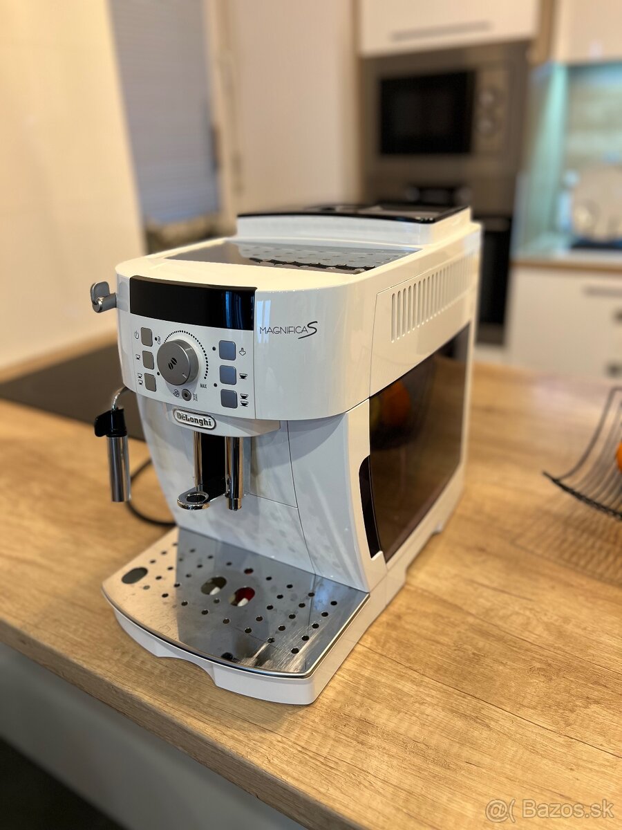 Automatický kávovar Delonghi Magnifica S