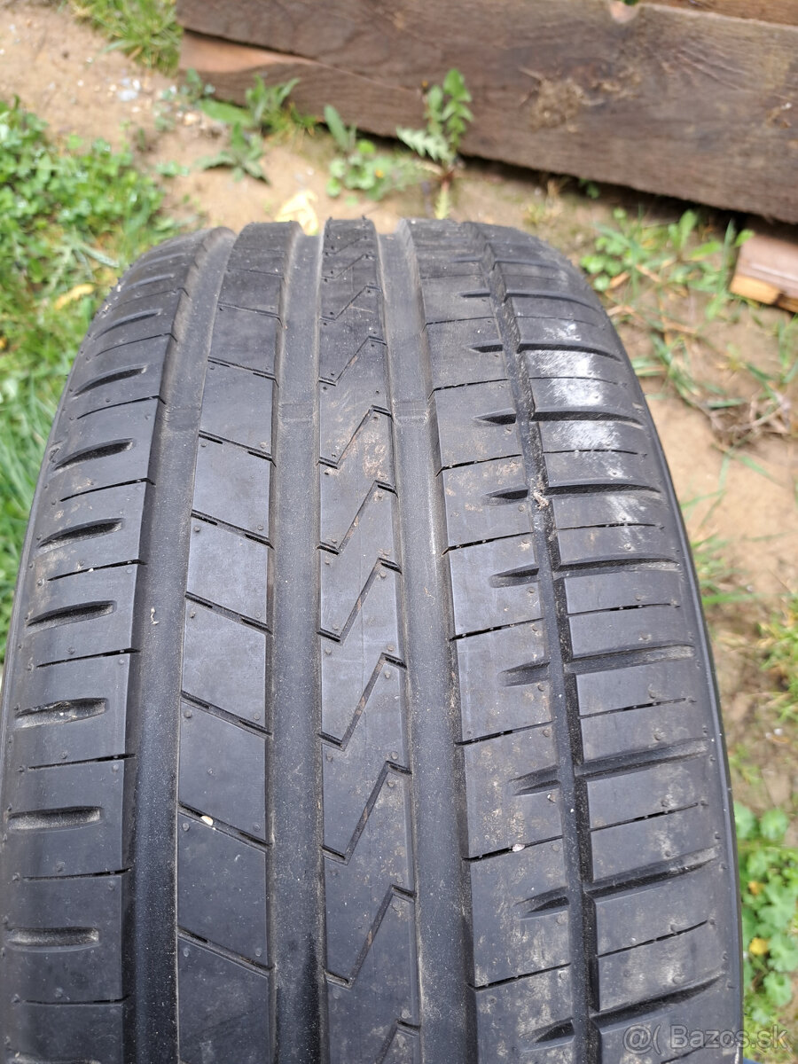 1ks letna pneu Falken 225/40R18