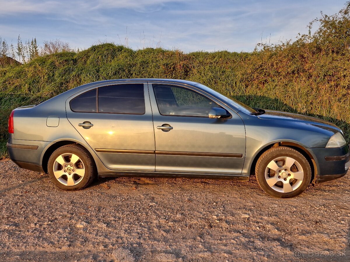 Skoda Octavia 1.9 tdi 77kw 105 ps sedan modrozelená METALIZA