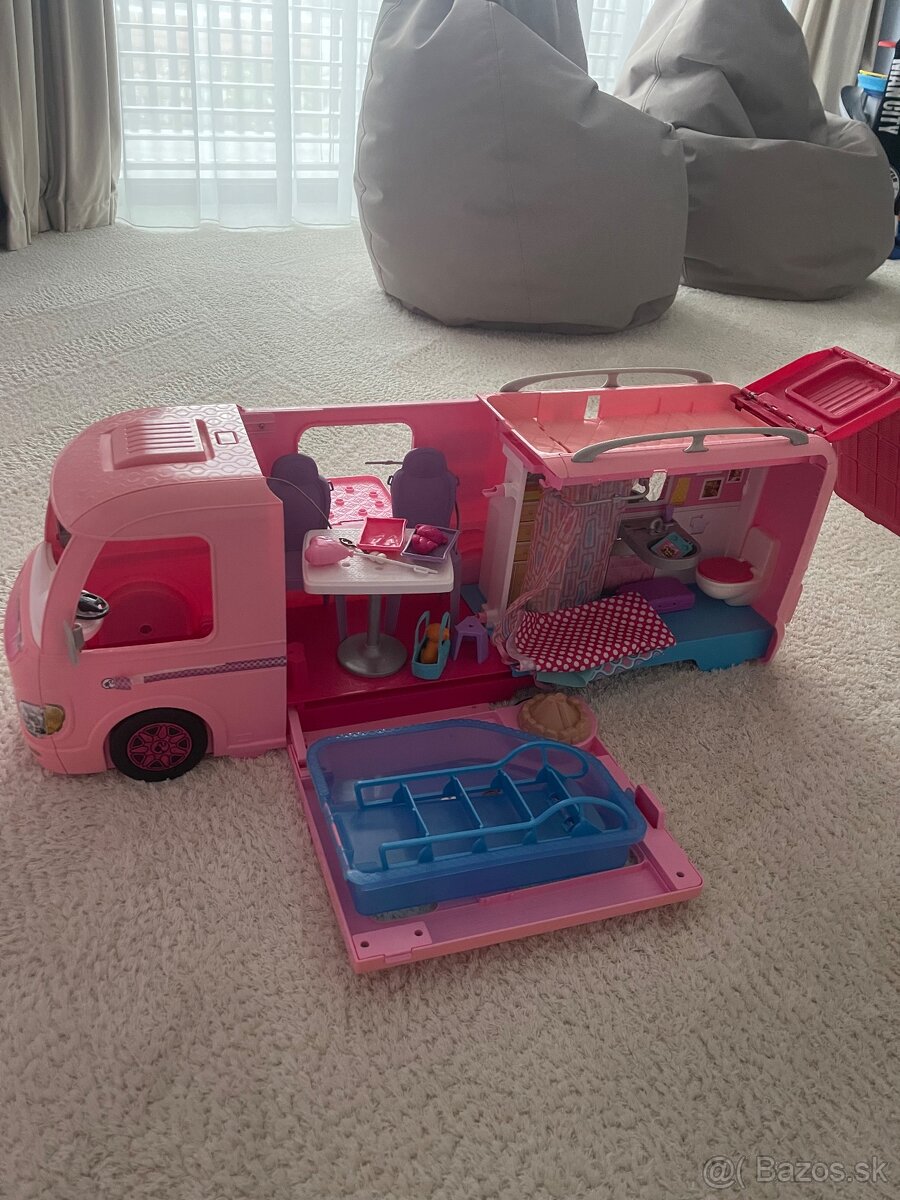 Barbie karavan XXL s bazénom