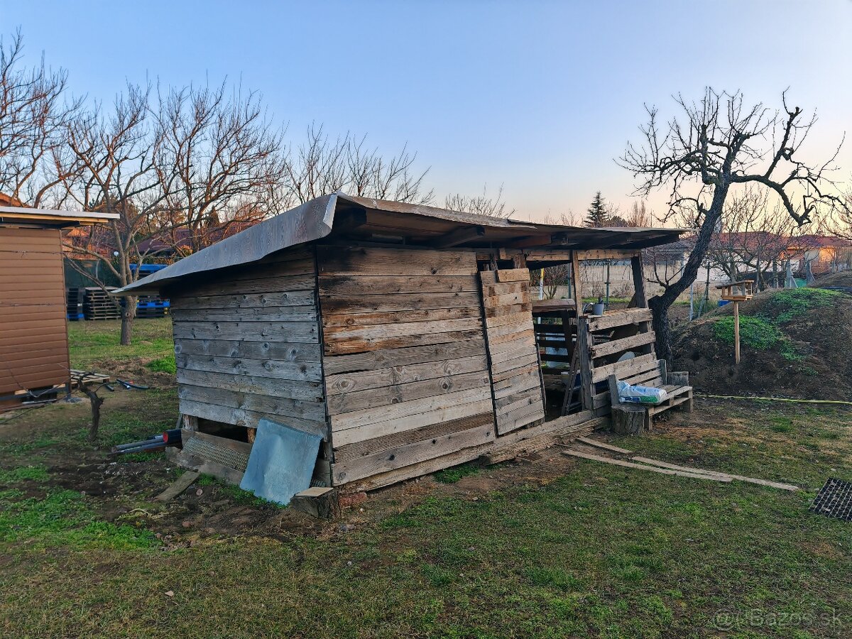 Darujem drevo zo starej drevenej búdy