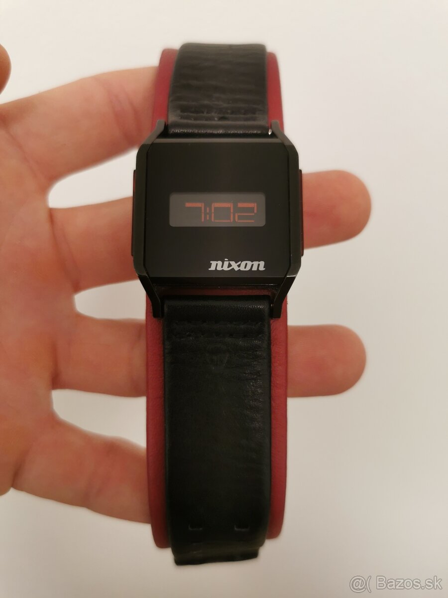 Zánovné hodiny Nixon Atom DL