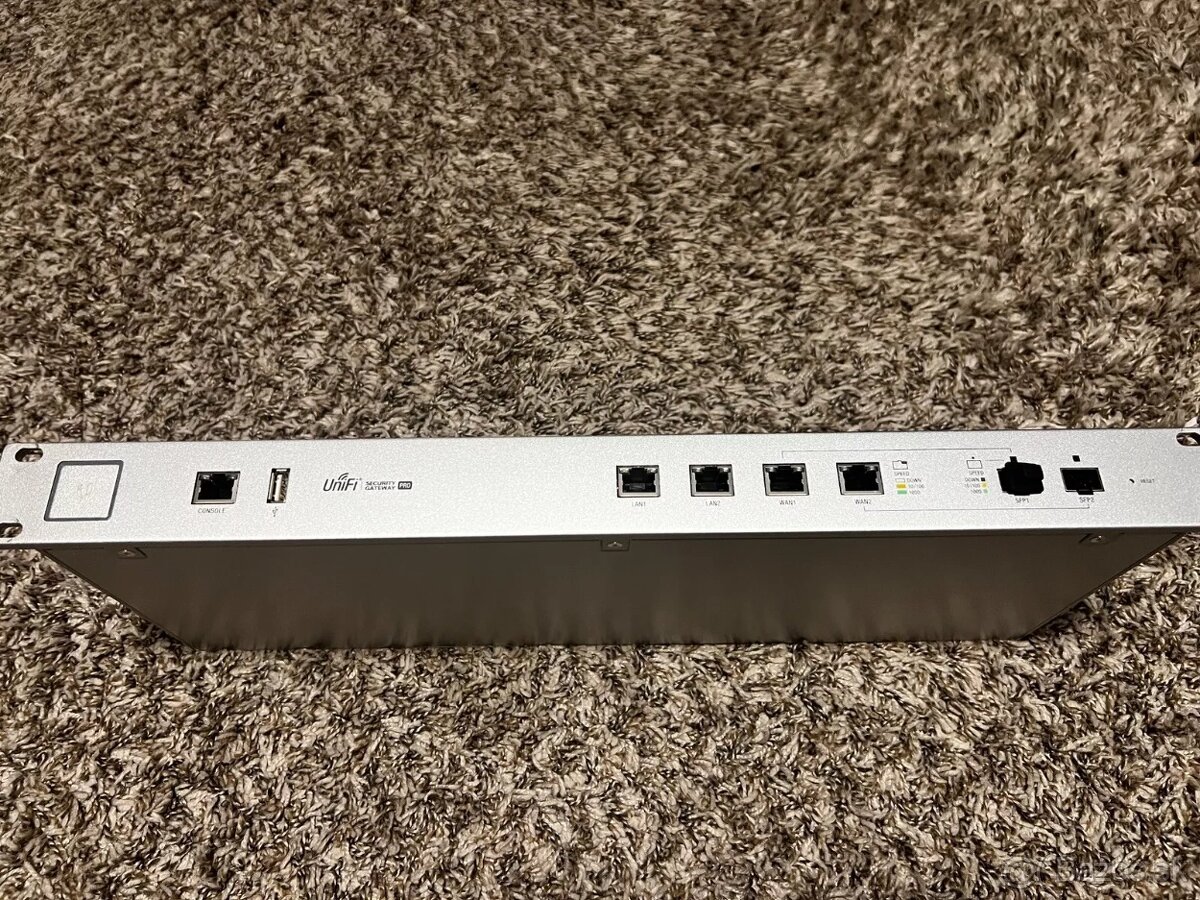 UBIQUITI UNIFI SECURITY GATEWAY PRO USG (USG-PRO-4)