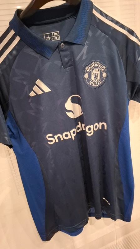 dres Manchester United