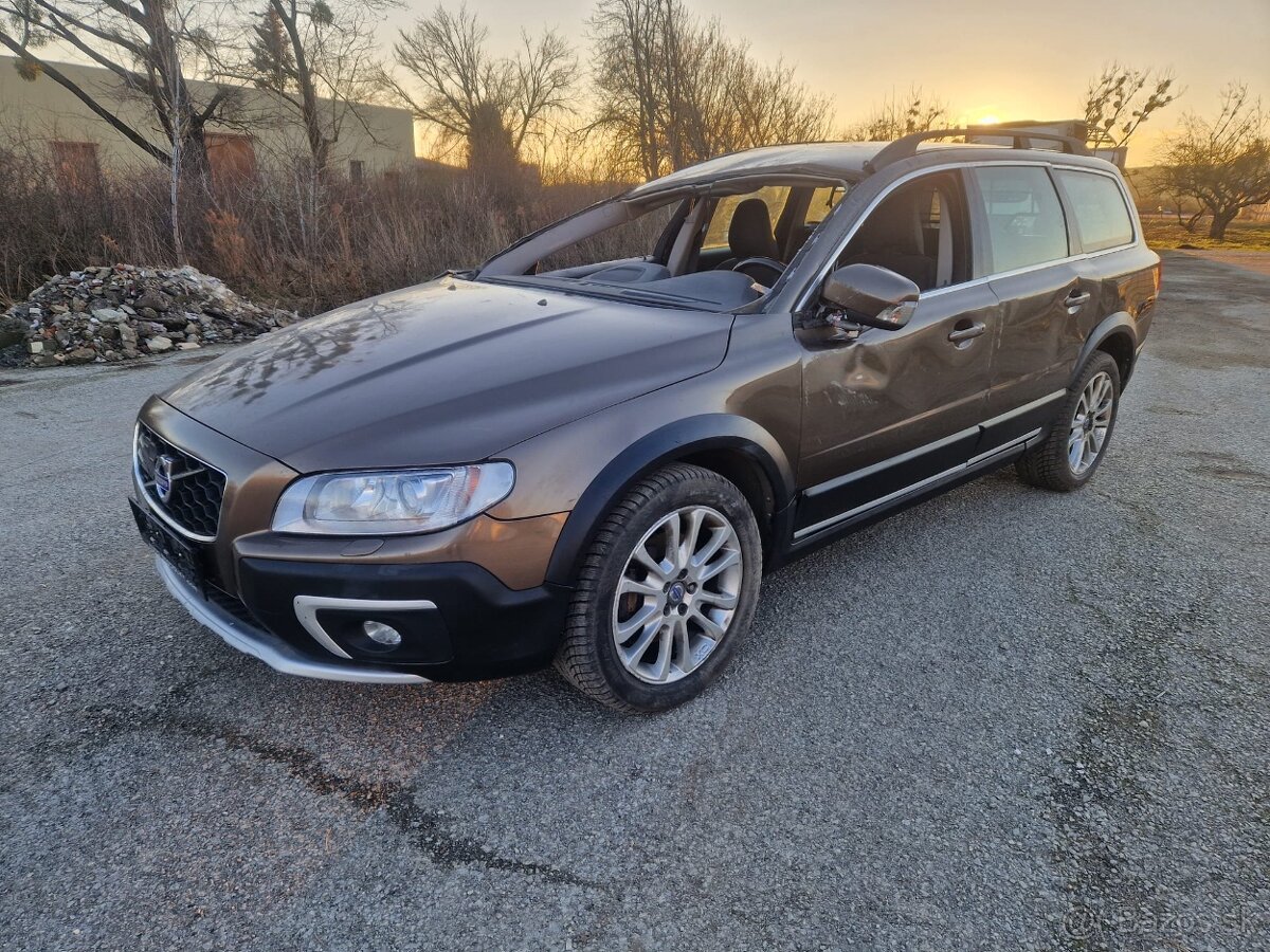 Rozpredám na náhradné diely Volvo XC70 2015