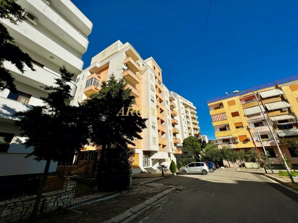 2 izbový apartmán na predaj v Albánsku s lódžiou