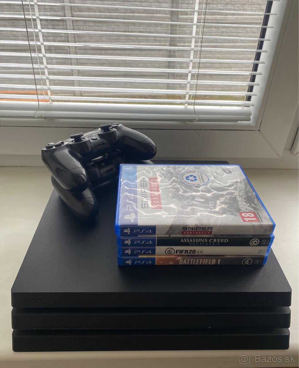 PlayStation 4 Pro + hry + 2 ovládače + HP monitor 23,8”