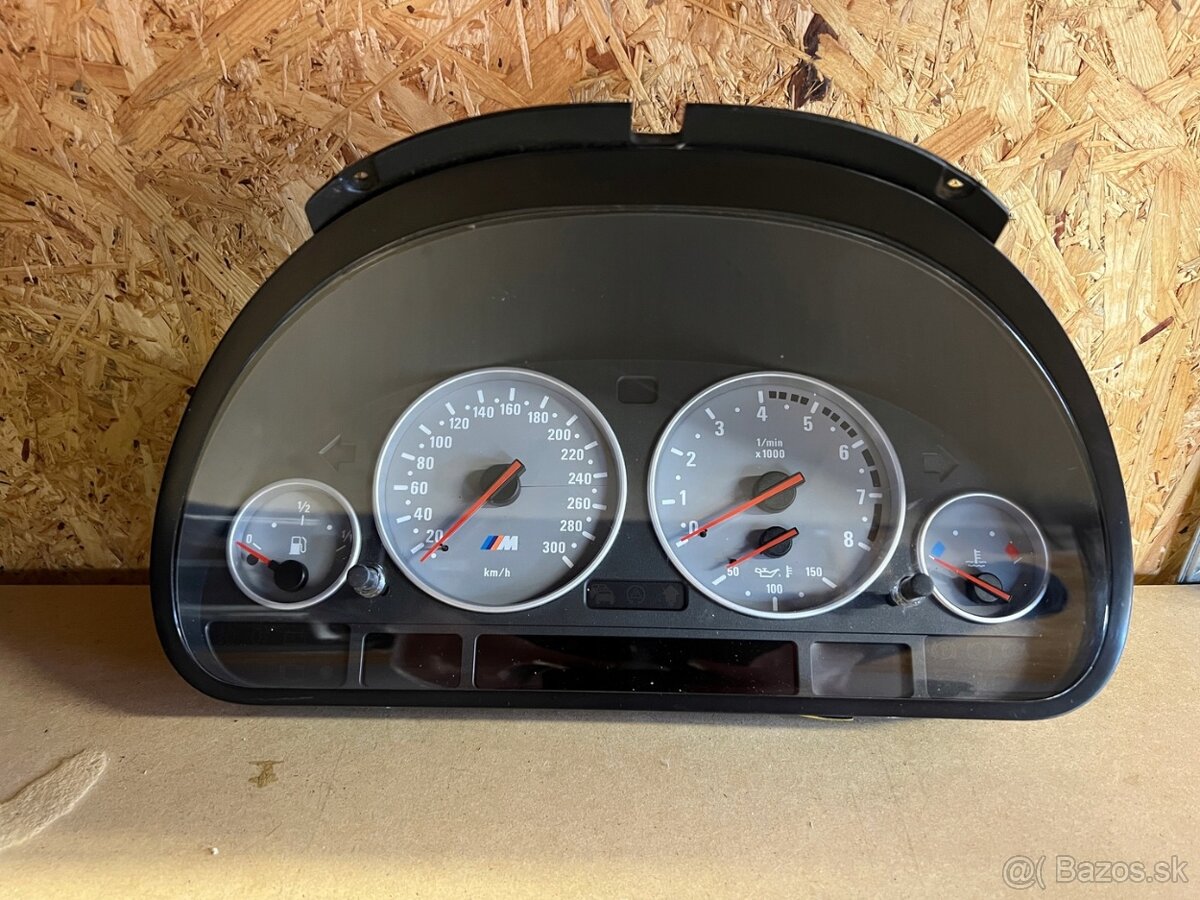 BMW e39 M5 budíky tachometer