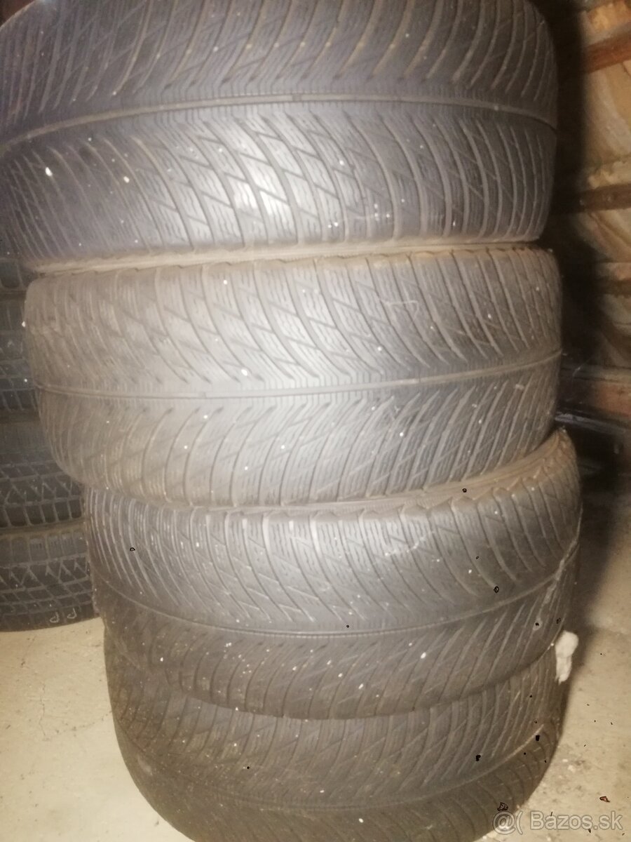 245/45r18