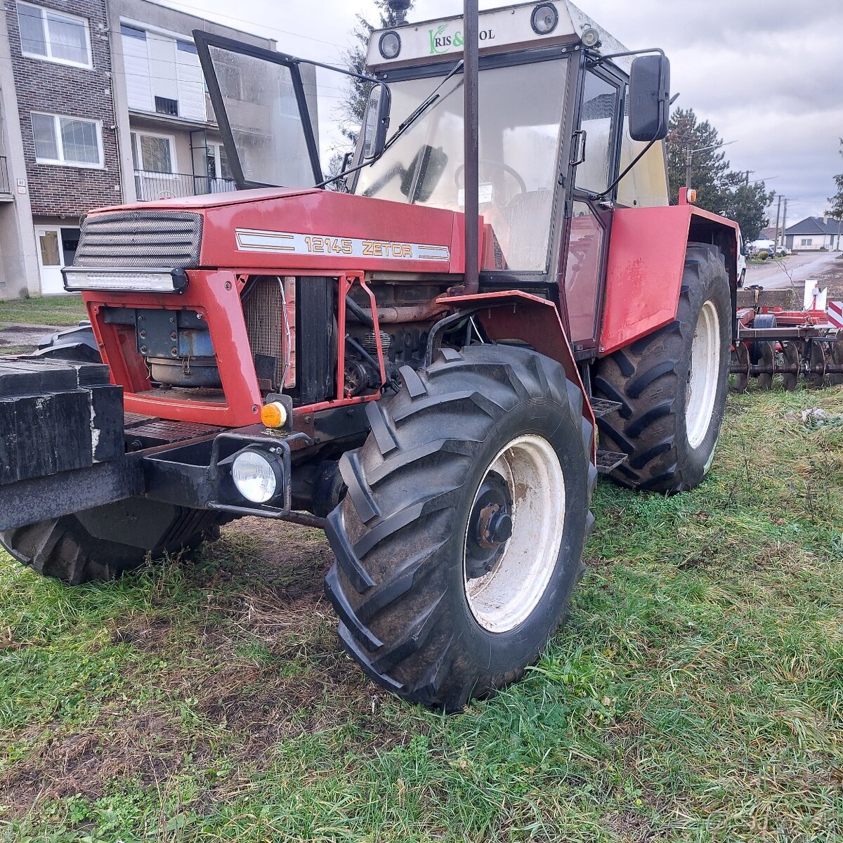 predam zetor 12145