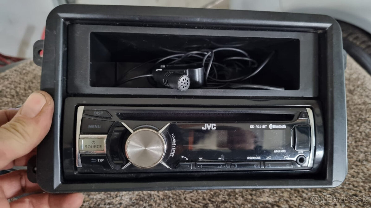 predam kvalitne autoradio JVC usb  aux bluetooth