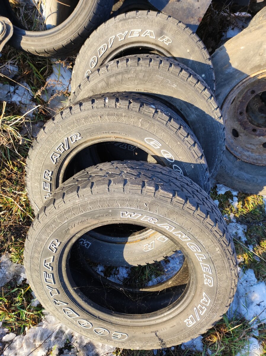 205/70 R15 Wrangler AT/E