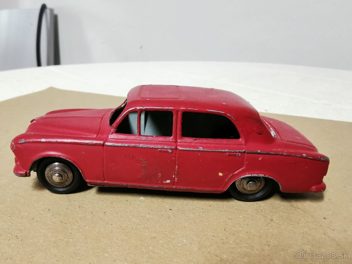 Dinky toys Peugeot 403