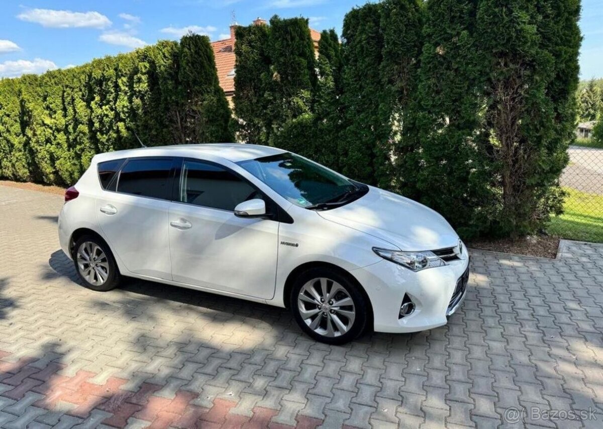 Toyota Auris 1,8 Hybrid,1 Majit.prav,servis benzín automat