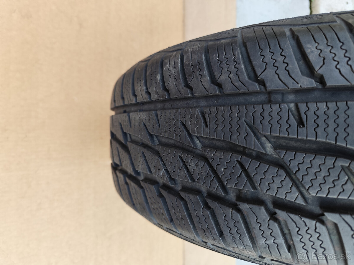 215 /65 r16 zimné pneu , dezén 7,5 mm