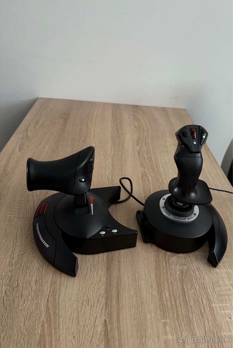 Joistick Thrustmaster T.Flight Hotas X