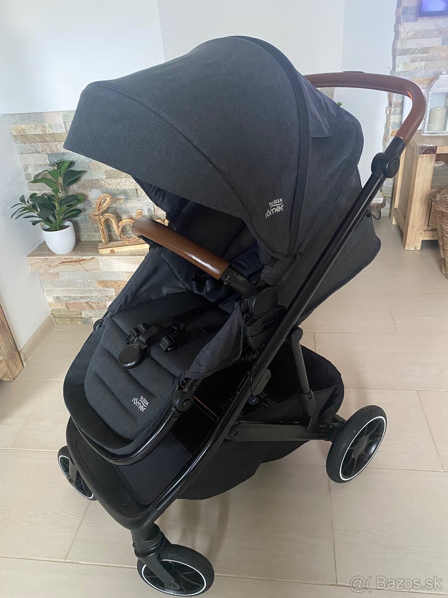 BRITAX RÖMER Kočík Strider M, Black Shadow