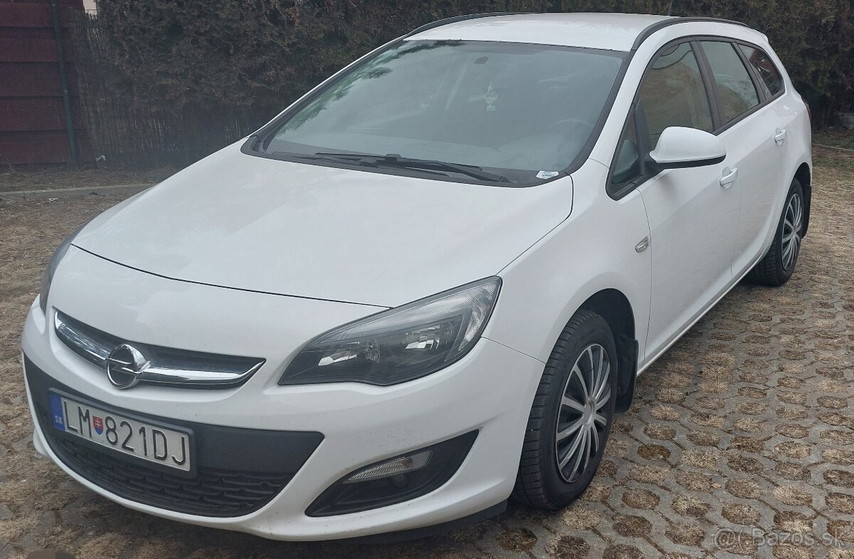 Opel Astra SPORTS TOURER - kombi