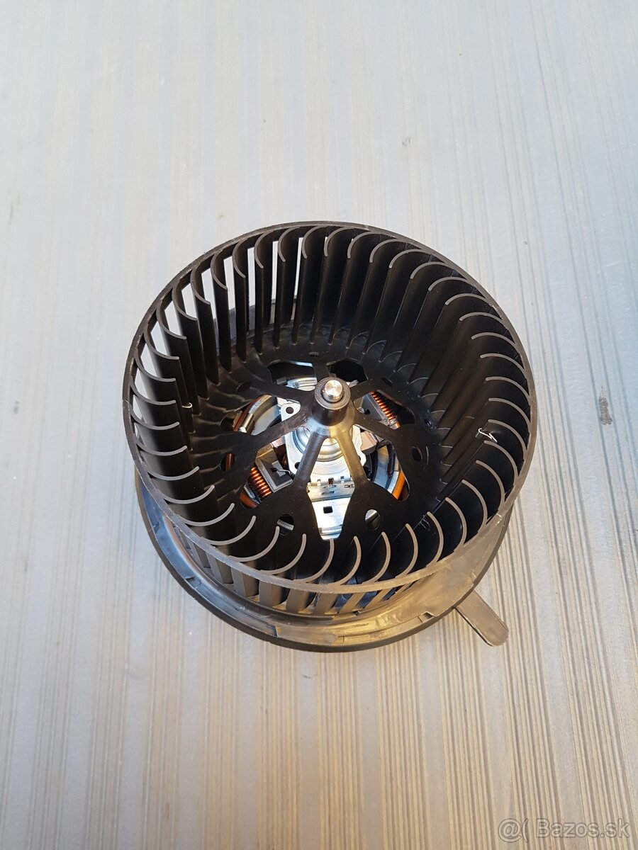 Vnútorný ventilátor originál do palubnej dosky vw golf 6