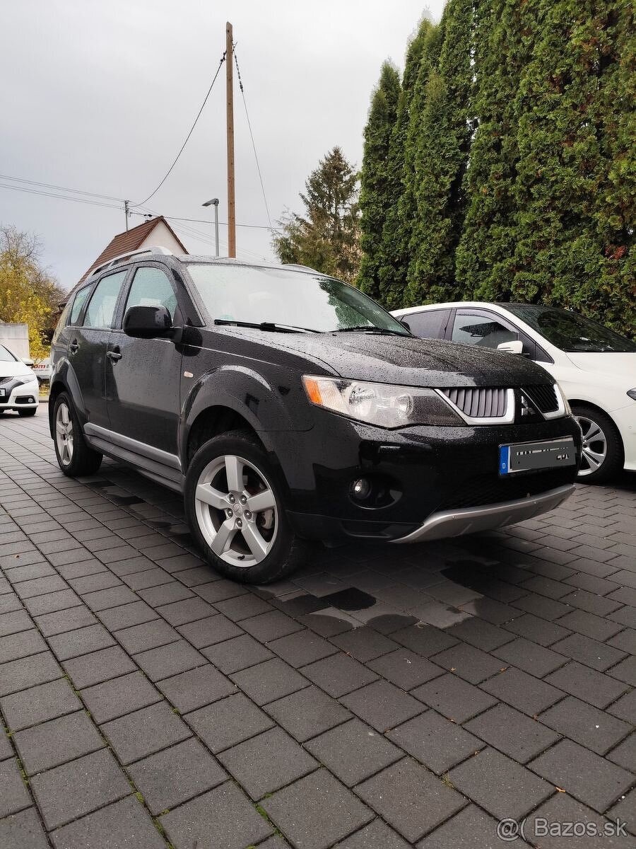 Mitsubishi Outlander XL 2.4 benzin 4x4 r.v 2010 top stav