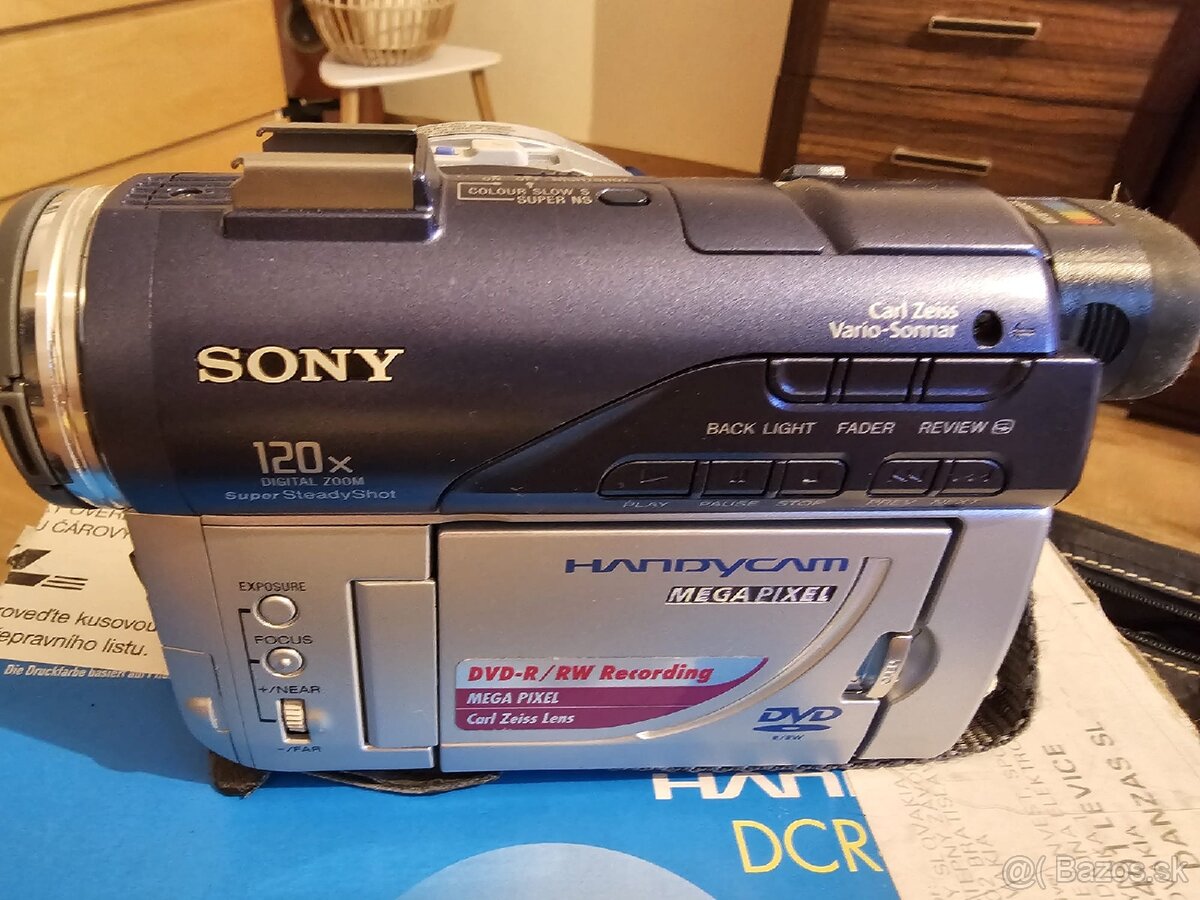 Digitálna kamera Sony DCR-DVD200E