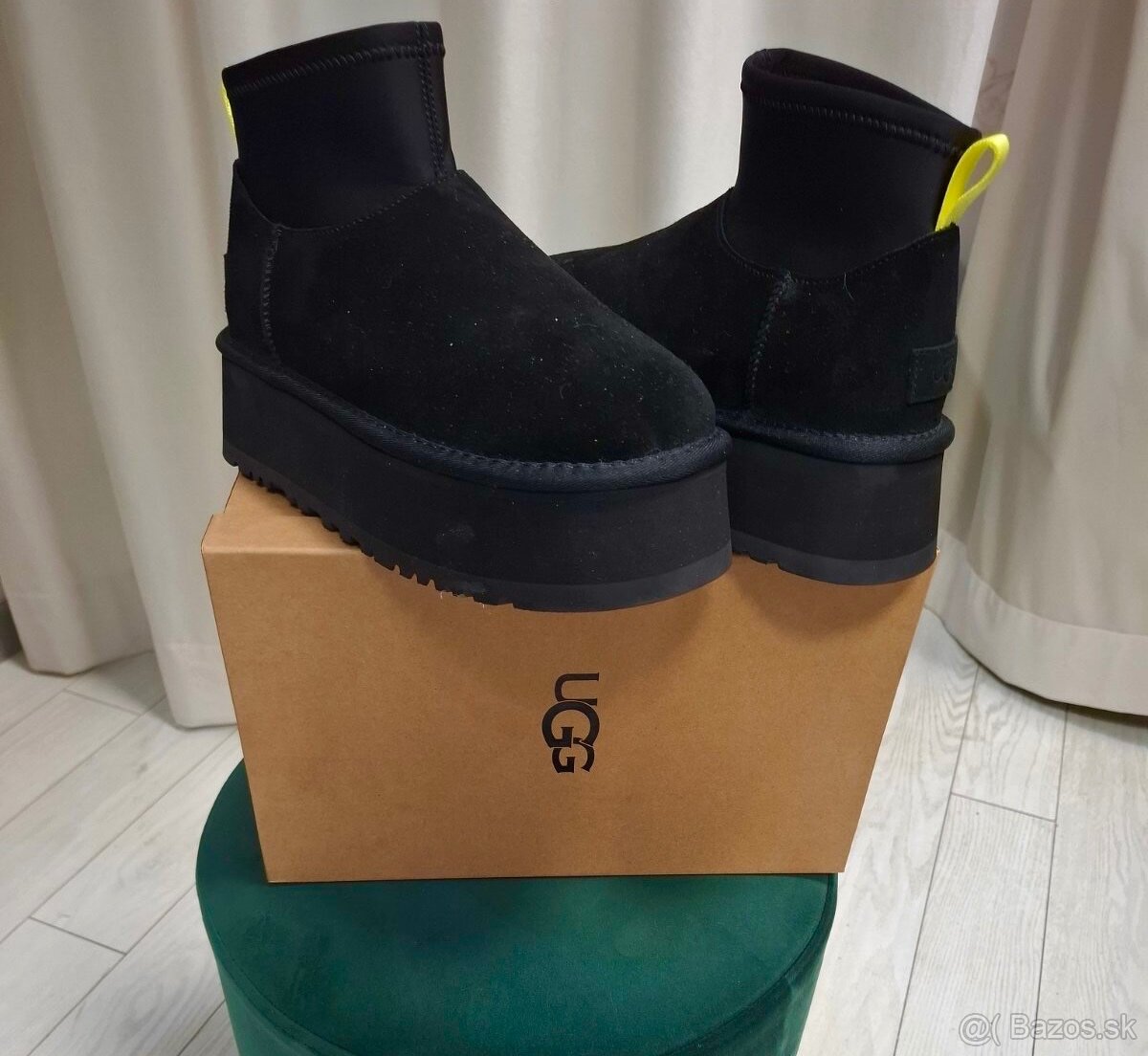 UGG mini dipper black v.39