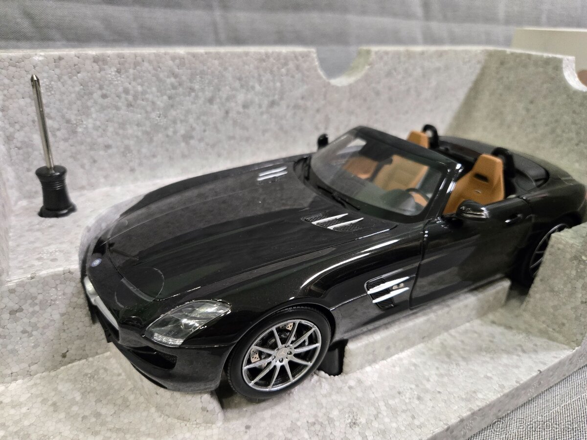 Mercedes Benz SLS roadster 1:18 Minichamps