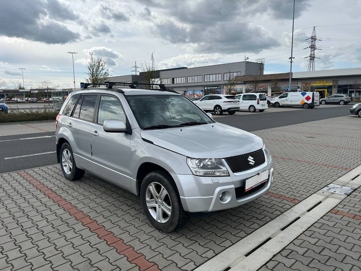 Suzuki Grand Vitara 1.9 DDiS 1 maj. v ČR TZ na 2t