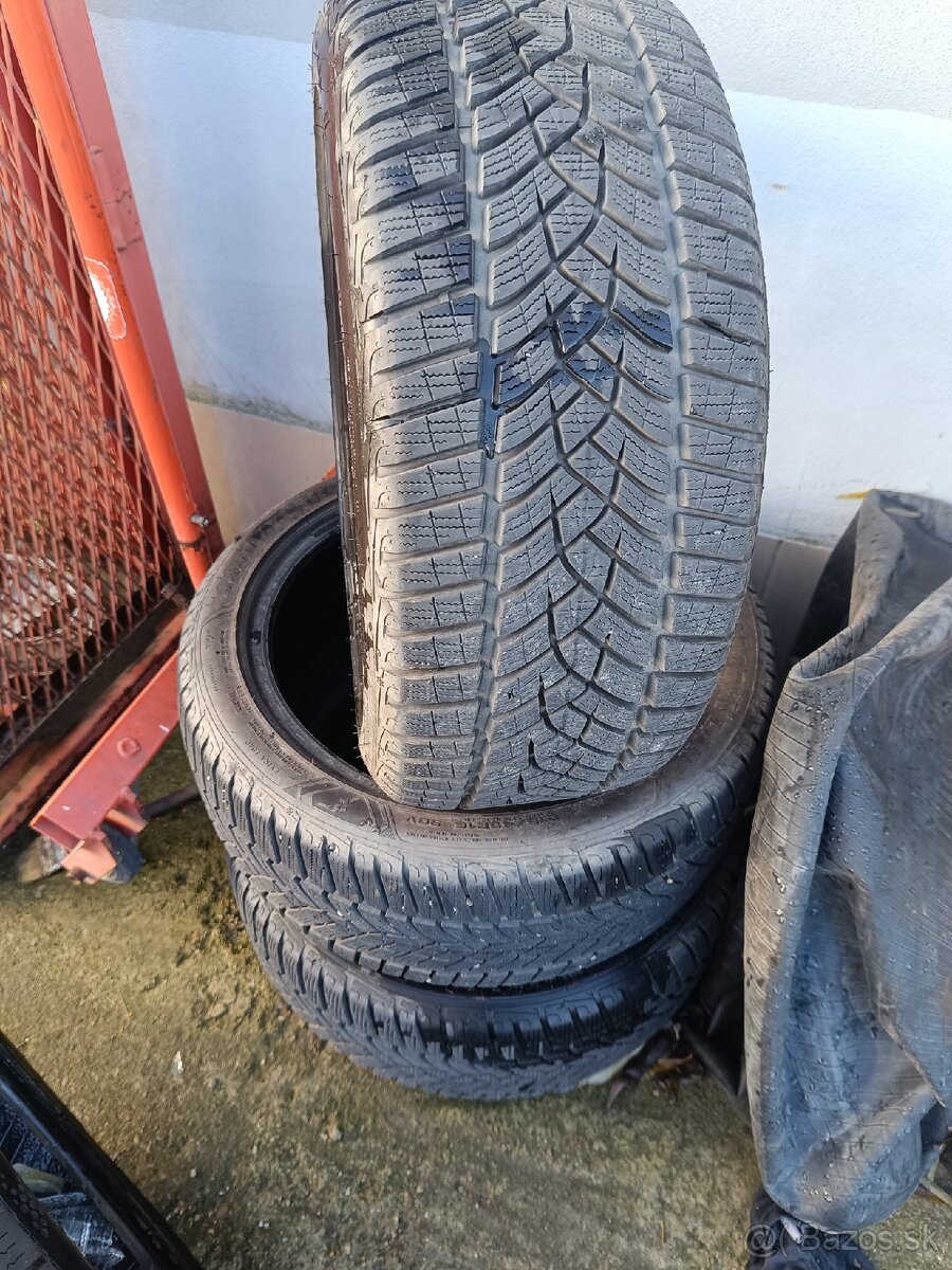 Zimné pneu 215/45 R16 Goodyear