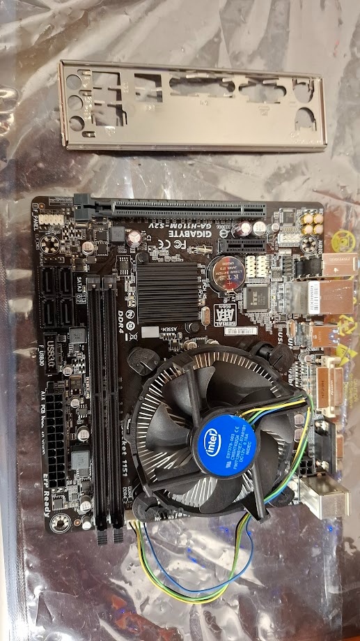 GIGABYTE H110M-S2V + i5-6500 + RAM 8GB