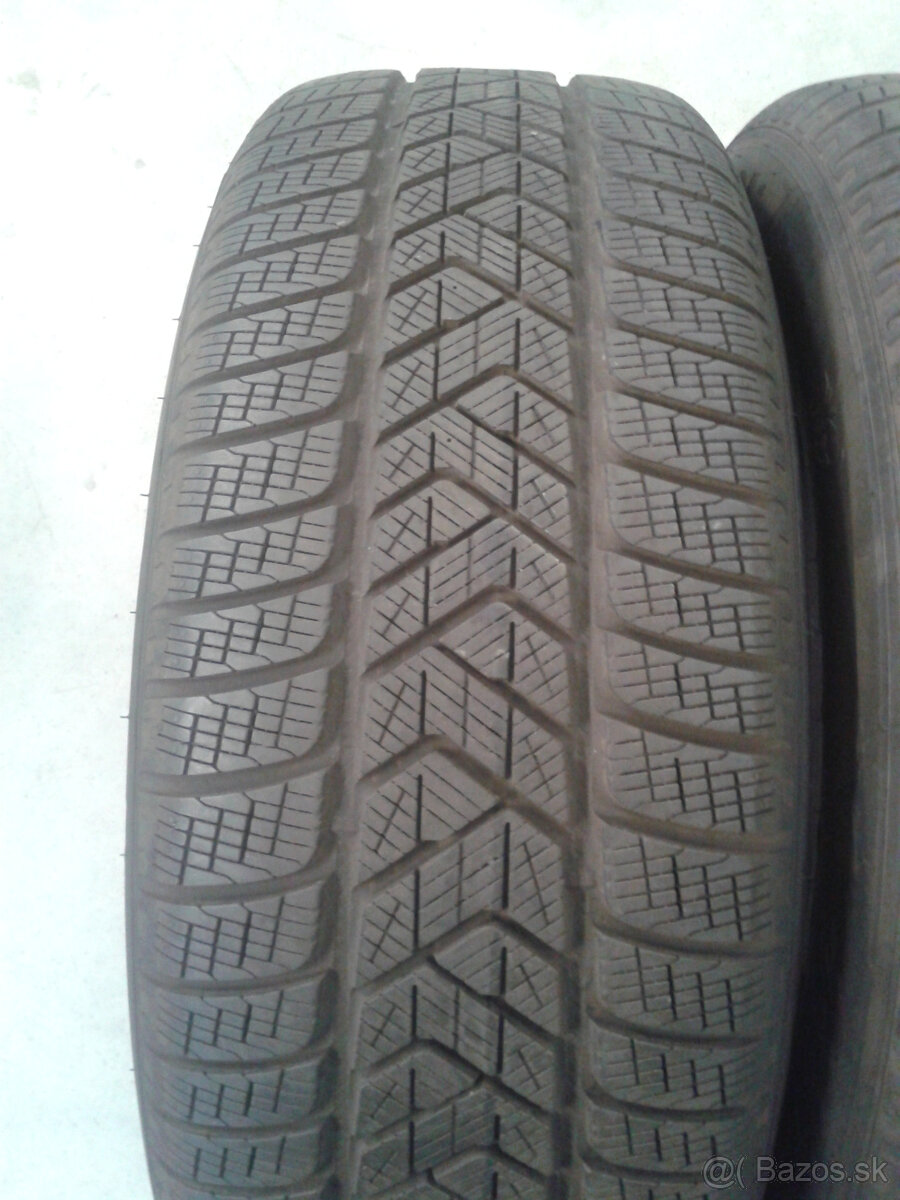 Ponukam 4ks zimne 235/60 R18 103H PIRELLI WINTER SCORPION TM