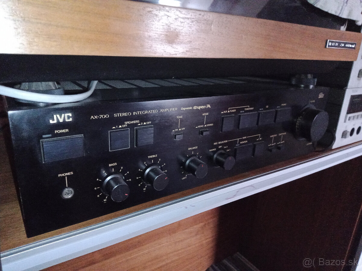 JVC AX 700