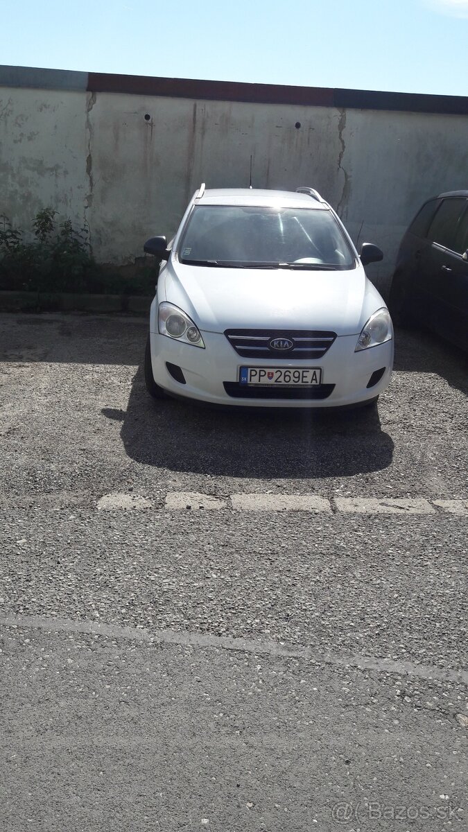 Predám KIA Ceed Hatchback 1.4(77kW) r.v.2008