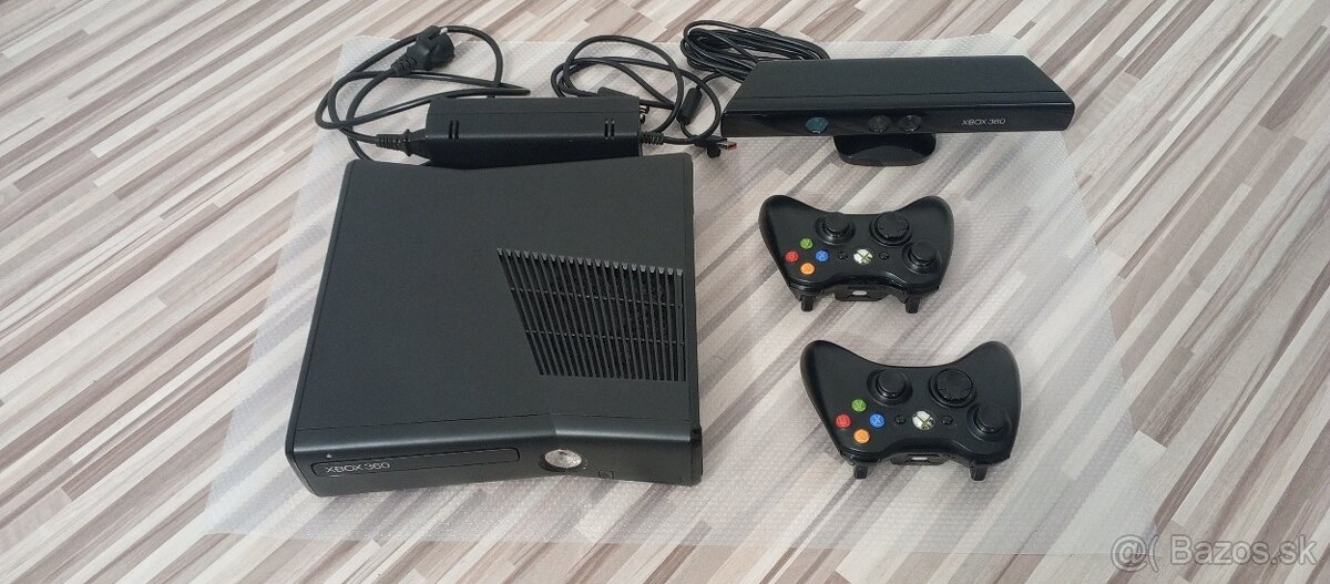 Xbox 360 S + 2 ovládače + Kinect