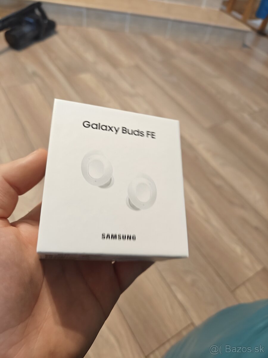 Samsung Galaxy buds fe biele