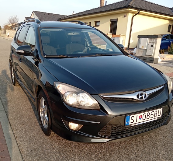 Hyundai i30cw automat 2011, 134 800 km