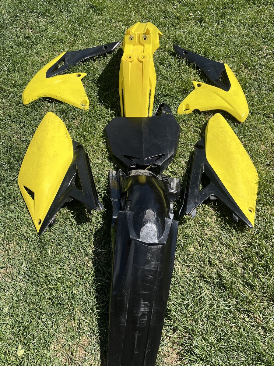 plasty Suzuki rmz 250