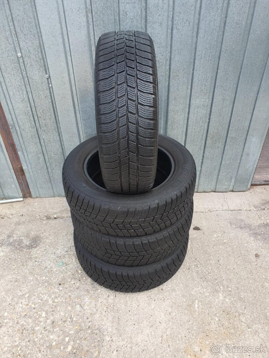 Predám 4ks zimné pneu.185/60R15 Barum dezen 6,0mm