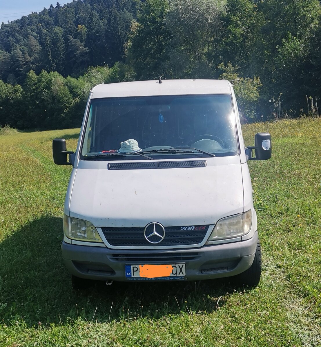 VYMENÍM 9miestny Mercedes sprinter 2.2CDI 60kw 247km výborny